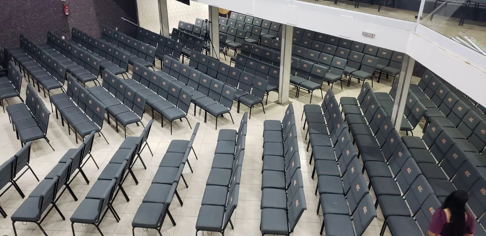 Ambiente com cadeiras produzidas pela Seridó Cadeiras