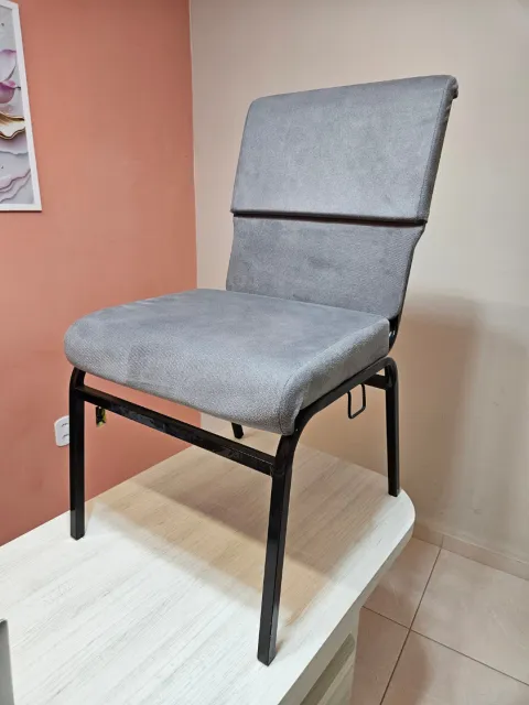 Cadeira cinza-claro